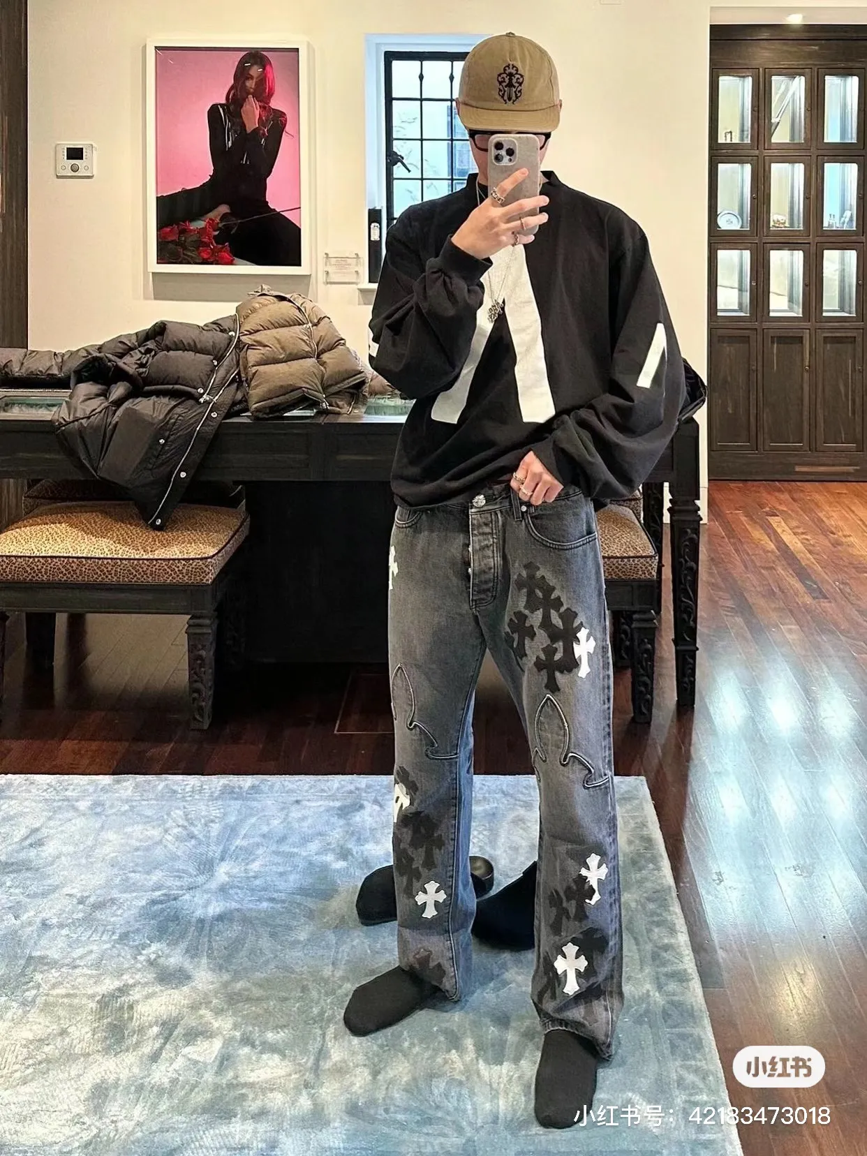 🅿️290 Chroe Hets CHChroe Hets NEW Flame Washed Gray Leather Jeans Ceiling-Level Jeans A pair is hard to find at the counter‼ ️ About Zangyin ✅ This is an extremely luxurious fashion brand that can also be called the aristocracy of the high street. It has always been an exclusive brand for some hipsters or the rich second generation. The color of this model is already very eye-catching by using a unique washed material. It is decorated with pink patchwork cross flowers, which cleverly highlights the charm of the brand. Secondly, this model adopts a classic high-waist cut design, which highlights the long legs and fashionable temperament of the upper body. The brand is highly recognizable and the slim-fitting configuration is more suitable for daily wear. The personality will be fashionable and the specifications can be seen at a glance. Materials and technology ✅ Needless to say, this point goes without saying. As an excellent craftsman brand, Zangyin's requirements for details and craftsmanship are really perfect. The washed color of this model has gone through a lot of processes, not to mention the embellishment of the denim appliqués. It is also purely handmade and sewn. Just like what they believe in, only handmade things have soul and have the meaning of wearing. A top-notch heavy-duty fashionable denim item, recommended by both hands‼ ️Size# 28 30 32 34 36